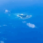 現在の画像に代替テキストがありません。ファイル名: ミッドウェイ島.gif
